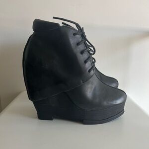 Leon Max "Axis" Genuine Leather Lace-Up Booties Women's Size 8 (No box)